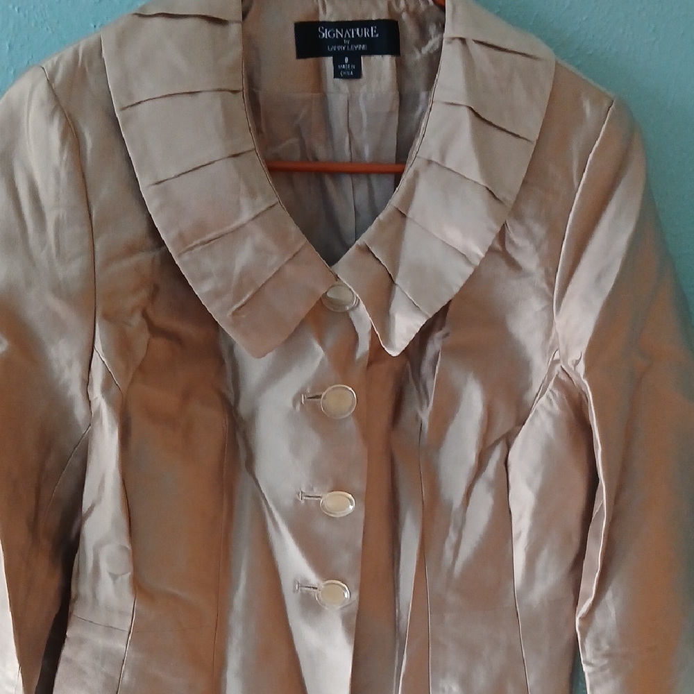 Signature Women's Beige Skirt Suit